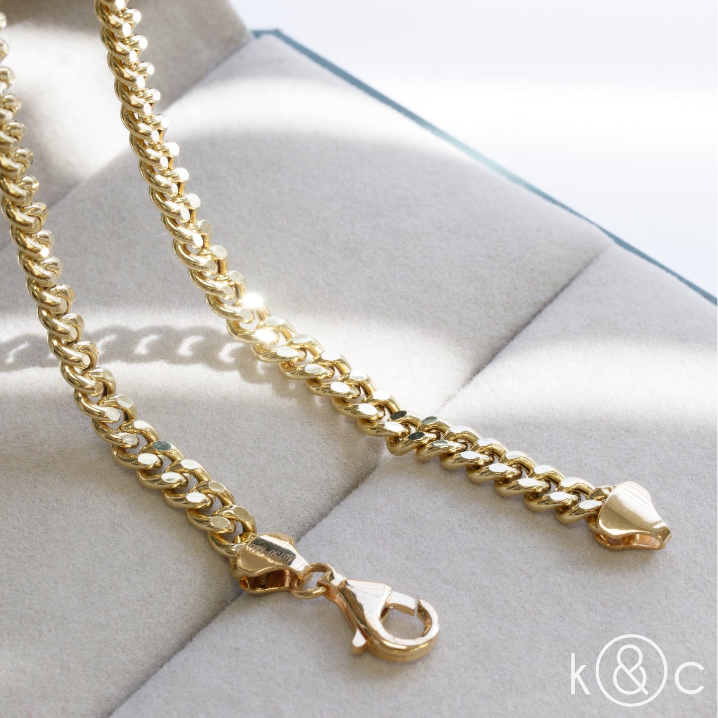 
                  
                    Kat & Chlo 18K Gold 4mm Classic Cuban Necklace Chain
                  
                